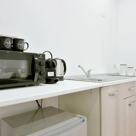 Les Trois Merveilles Grey Lewis