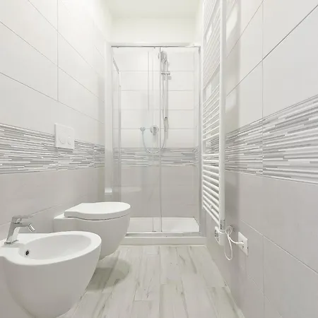 Les Trois Merveilles Grey Lewis Apartment *