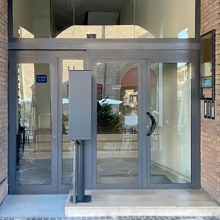 Апартаменты Les Trois Merveilles Grey Lewis Чезена